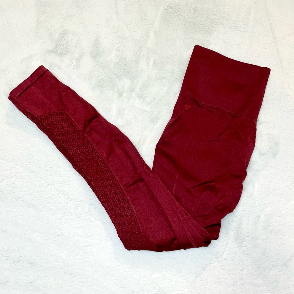 Fabletics 7/8 Leggings - Burgundy